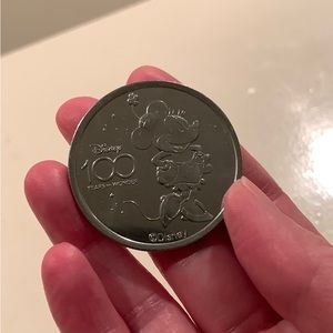 🆕 Disney 100 Memorable Collectable Coin - Minnie